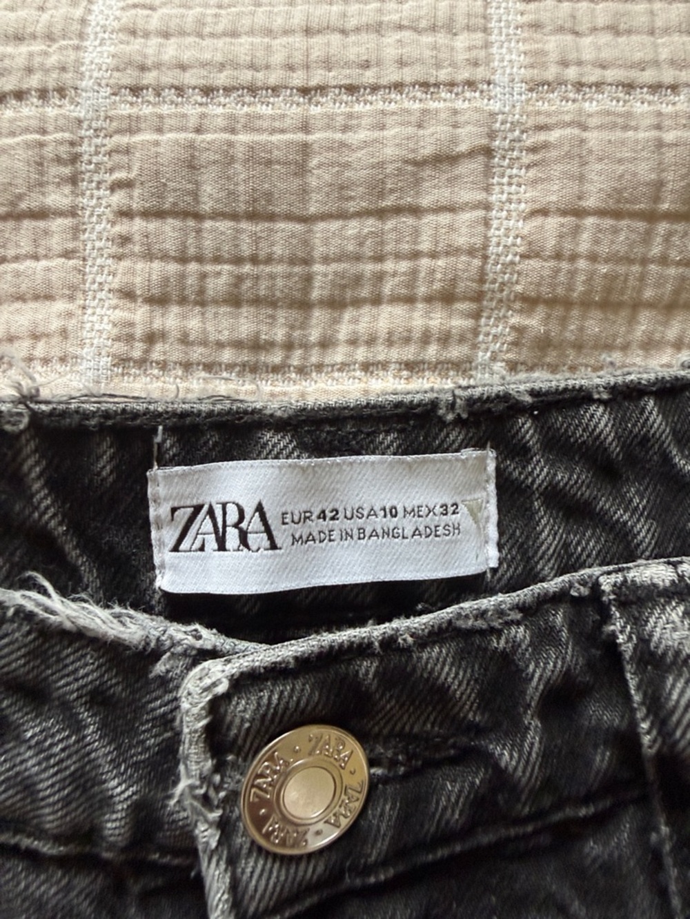 Zara Washed Black High-Rise Denim Shorts - Picture 3 of 5